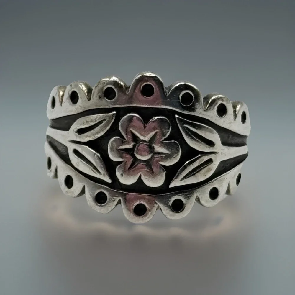 Retired James Avery Flower Sterling Silver Ring